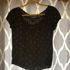 Cute dark gray top!